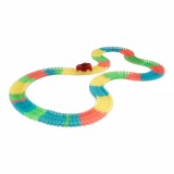 Circuitul Multicolor Magic Track cu o masinuta, 165 piese, fluorescent