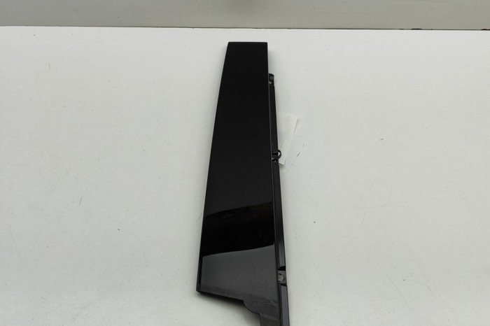 Ornament vertical ușă dreapta față PORSCHE MACAN DKN 2021 OEM: 95B853318F | 31539019