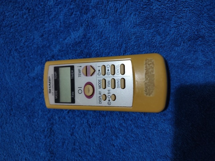 Telecomanda aer conditionat / telecomenzi aer conditionat ORIGINALE, SHARP , stare foarte buna, perfect functionala !!