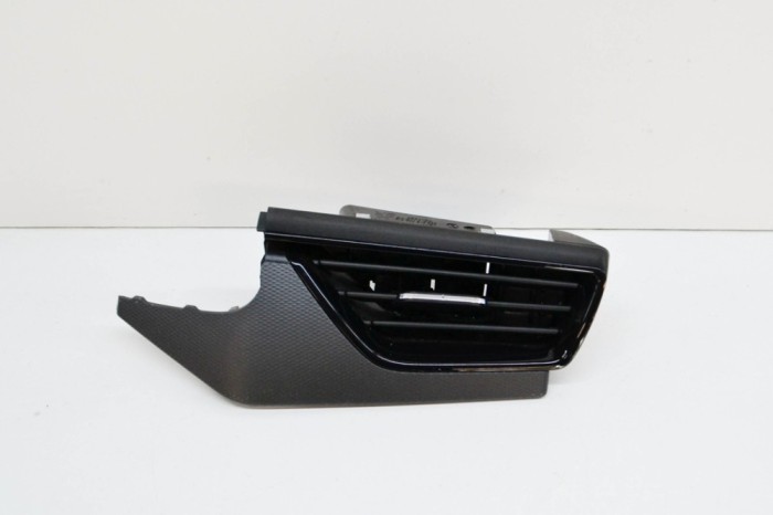 Gura de ventilație planșa de bord SKODA KAMIQ 2021 OEM: 656819702H,656858417AL,655819702G,656819702F,655819702F 14927699