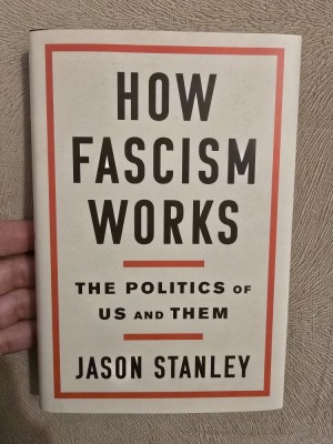 How Fascism Works The Politics of Us and Them - Jason Stanley/Hardcover foto