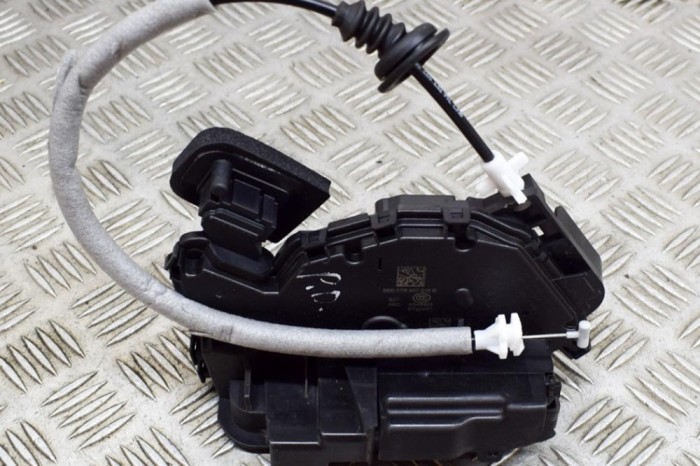 &Icirc;ncuietoare ușă dreapta față SKODA OCTAVIA IV NX3, NN3 2022 OEM: 5TB837016B 20814106