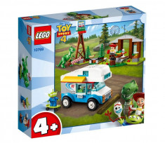 Set de constructie LEGO Juniors Vacanta cu rulota Toy Story 4 foto