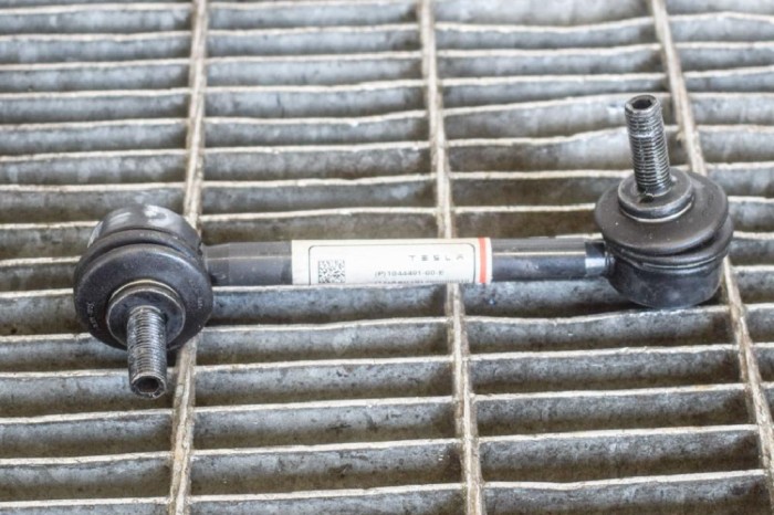 Bieleta stabilizatoare st&acirc;nga spate TESLA MODEL 3 2018 OEM: 1044491-00-E 11361070