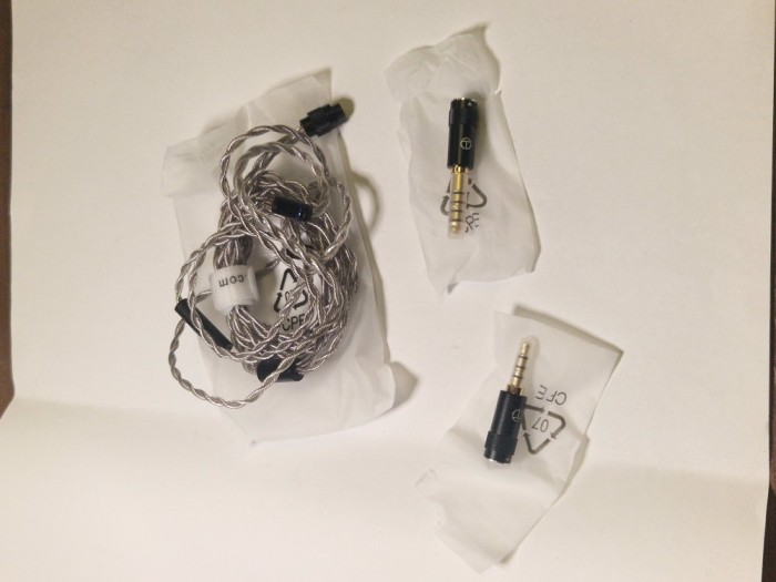 Cablu nou 2-pin pentru căști IEM (cu adaptoare 3.5 mm și 4.4 mm)