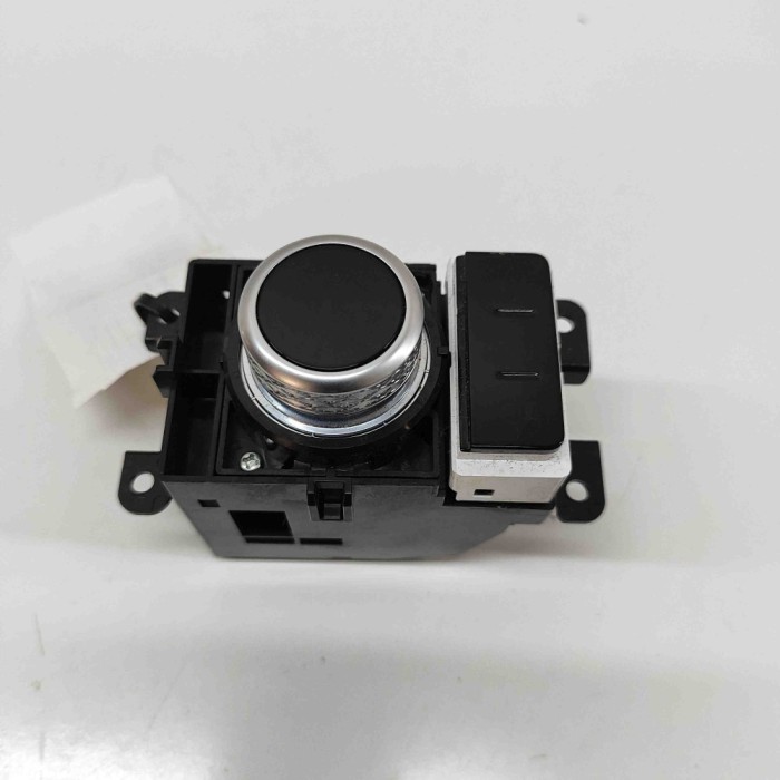 Buton de control navigație JAGUAR F-PACE X761 2022 OEM: MK83-14D022-BA,MK83-14D024-DA,MK83-14B596-BA 31656352