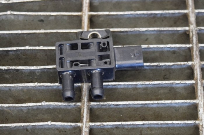 Senzor de presiune DPF BMW 4 Cabrio F33, F83 2017 OEM: 5380,8098309 11328533