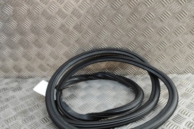 Garnitura ușă dreapta față AUDI A3 Limousine 8VS, 8VM 2018 OEM: 8V5831721A | 30786634 foto