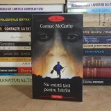 CORMAC McCARTHY - NU EXISTA TARA PENTRU BATRANI ( ROMAN ) , POLIROM , 2010 *