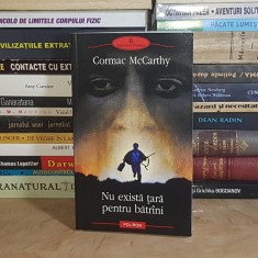 CORMAC McCARTHY - NU EXISTA TARA PENTRU BATRANI ( ROMAN ) , POLIROM , 2010 *