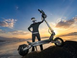 KuKirin T4, Motor 1500W, Peak 1800W, 52V 22.5Ah, Autonomie 80 km, 65 km/h, Roți 11&rdquo;, Suspensie Hidraulică - trotineta electrica performanta