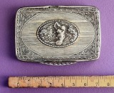 cutie antica din argint .800 tutun tabac pastile cca 1900 scena romantica in relief nud
