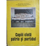 Copiii c&acirc;ntă patria și partidul