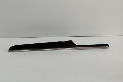 Ornament panou ușă dreapta față PORSCHE MACAN 95B 2014 OEM: 95B867410D,95B.867.410.D 26834364 foto