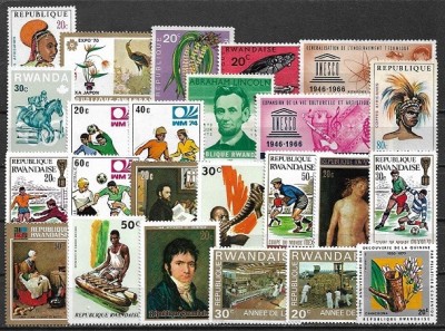 5728 - lot timbre Ruanda foto