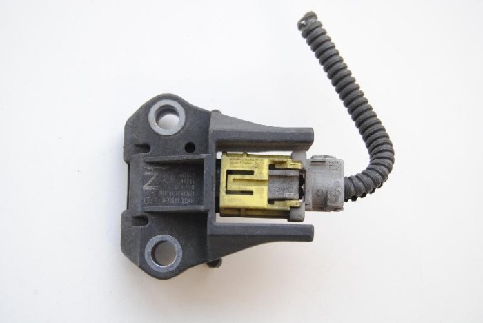 Senzor de impact st&acirc;nga față LEXUS IS II GSE2_, ALE2_, USE2_ 2007 OEM: 89173-53040 | 1887305