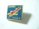 Insigna Cosmos Soiuz 11 URSS , metal si email ,1,8x1,7cm