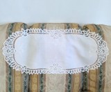 Napron/ Centru de masa Vintage din bumbac cu broderie belgiana cu panglici