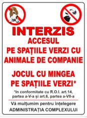 Indicator interzis accesul pe spatiile verzi cu animale de companie si jocul cu mingea pe spatiile verzi foto