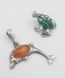 Mici pandantive vintage delfin si brosctuta din argint ,chihlimbar si email