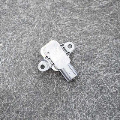 Senzor de impact dreapta față FORD KUGA II DM2 2016 OEM: F2GT-14C676-AA 3329403 foto