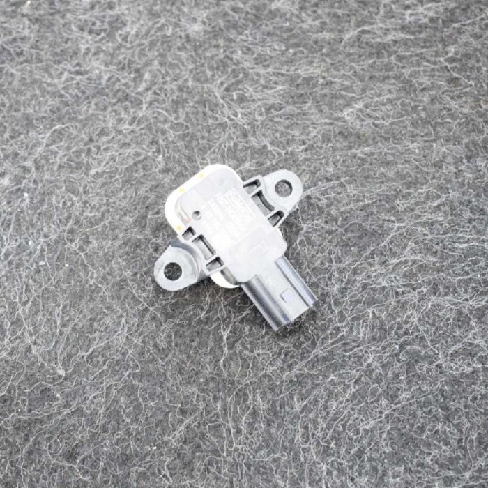 Senzor de impact dreapta față FORD KUGA II DM2 2016 OEM: F2GT-14C676-AA 3329403