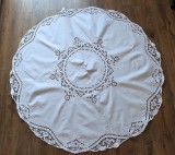 FATA DE MASA CIRCULARĂ VINTAGE DIN BUMBAC CU MODEL BRODERIE SPARTA