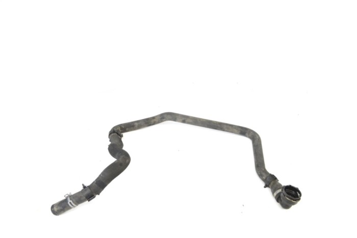 Furtun de lichid de răcire VOLVO V40 Hatchback 2014 OEM: 31338440 12051564