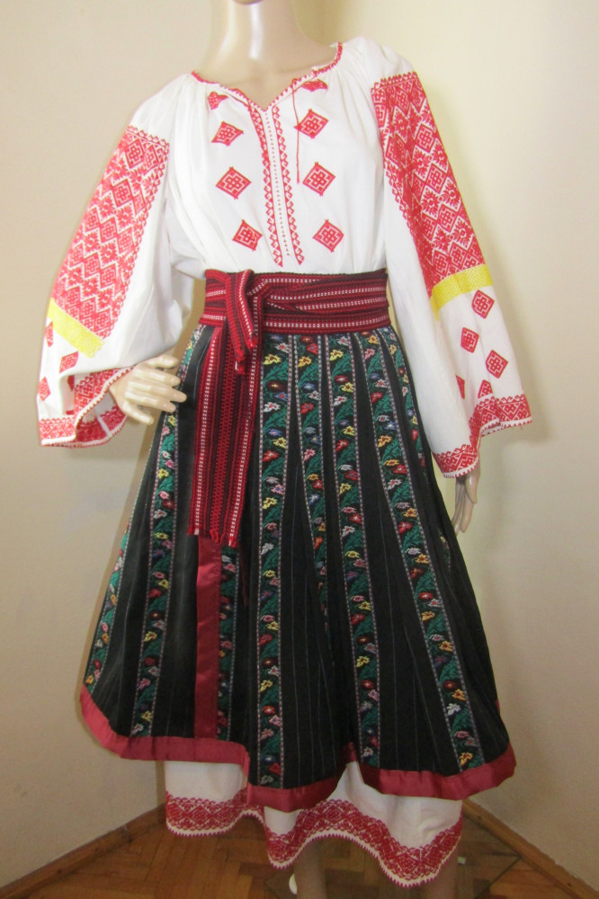 Costum popular vechi superb in stare foarte buna , costum traditional  oltenesc | arhiva Okazii.ro