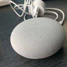 Boxa inteligenta Google Home mini NEST.CITITI CU ATENTIE DESCRIEREA VA ROG!