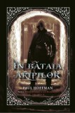 &Icirc;n bătaia aripilor. Seria M&acirc;na st&acirc;ngă a lui Dumnezeu (Vol. 3) - Hardcover - Paul Hoffman - RAO