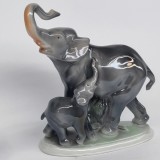 Elefant cu pui - Bibelou vechi, vintage, portelan german DDR