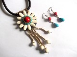 set colier si cercei cu howlite alb ,rosu si turcoaz 41120