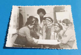 Fotografie veche anii 1970 elevi scolari pionieri Sanitari