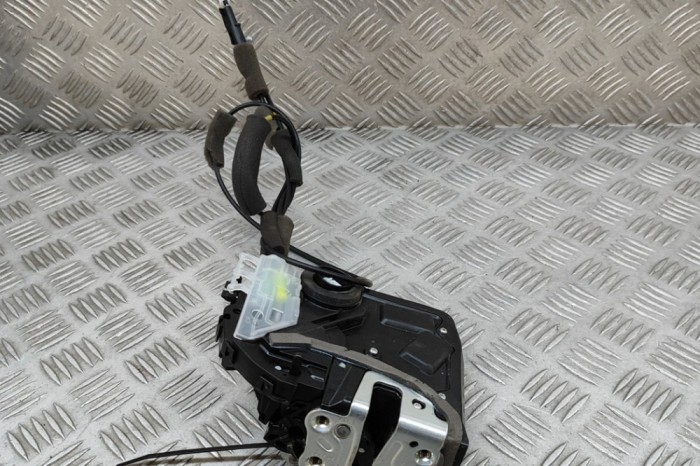 &Icirc;ncuietoare ușă dreapta spate LEXUS RX _L2_ 2019 OEM: 69050-48070 30373511
