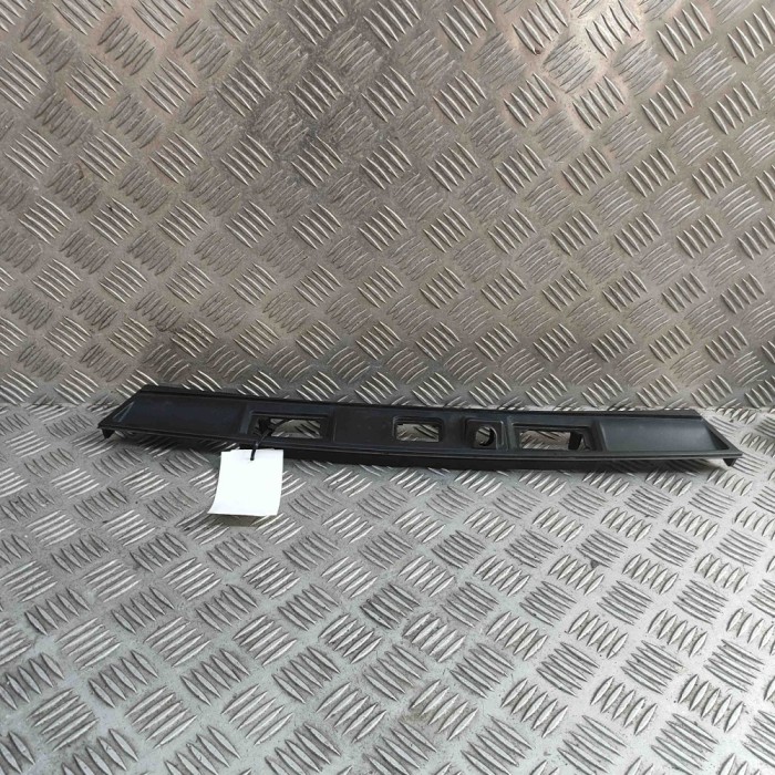 Ornament suport iluminare număr JAGUAR I-PACE X590 2018 OEM: J9D3-40406-AB 31690581