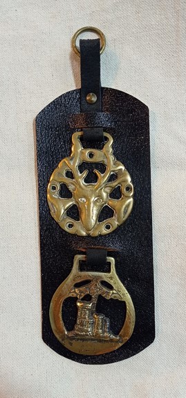 Trofeu hipic - ornament din piele cu elemente bronz