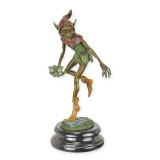 Goblin cu un melc-statueta din bronz pictat pe un soclu din marmura BD-6