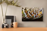 Tablou Canvas, "Aripile strălucitoare ale păsării fermecate", Pene, Strălucire, Irizație, Textură, Culoare, Natură, Detaliu, Artă, Frumusețe, 39 x 26