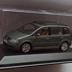 Macheta Volkswagen VW Touran MK1 1T 2003 - Minichamps 1/43