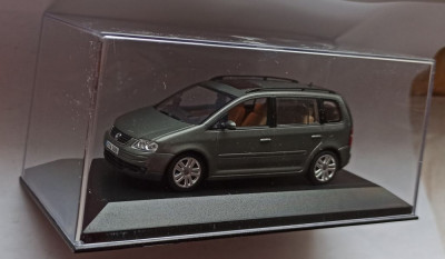 Macheta Volkswagen VW Touran MK1 1T 2003 - Minichamps 1/43 foto