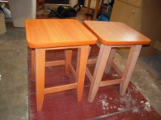 LOT de 2 scaune de bucatarie din lemn in stare foarte buna