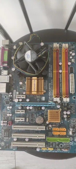 Pachet Placa de baza gigabyte Ga-ep31-ds3l + Procesor Intel