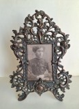 Rama tip sevalet Neo-Rococo cu fotografie Cabinet Card Cernauti, cca 1900