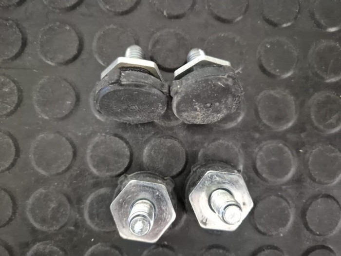 Set 4 picioare sustinere M6 masina de spalat Samsung / C130
