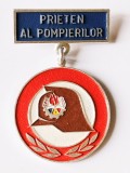 INSIGNA PRIETEN AL POMPIERILOR ALUMINIU VOPSIT DIAMETRU 30 MM IMPRIMAREA PE VERSO TIP CUB PIONIER PIONERESC IMPECABILA ( CITITI DESCRIEREA ), Romania de la 1950