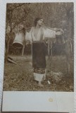 Carte postala, Tanara in costum traditional, cu cobilita, perioada interbelica