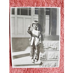 Fotografie, Geo (dr. Litarczek, parintele radiologiei romanesti), pe scariel vilei Cuib de Fericire, Techirghiol 1929