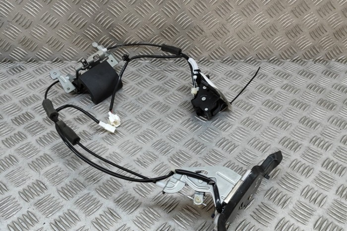 &Icirc;ncuietoare ușă st&acirc;nga spate MAZDA MX-30 DR 2020 OEM: DN4E-73-310B,DN4F-73-310B 30427536