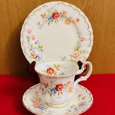 SET DE 3 PIESE DIN PORTELAN ENGLEZESC ROYAL ALBERT- BONE CHINA- "JUBILEE ROSE"